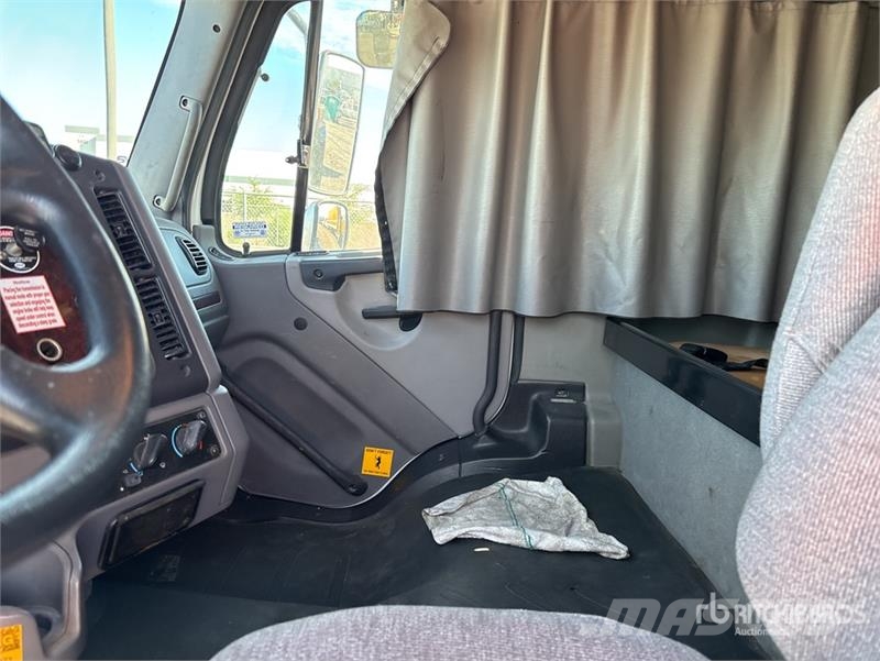 Freightliner M2 112 曳引機組件