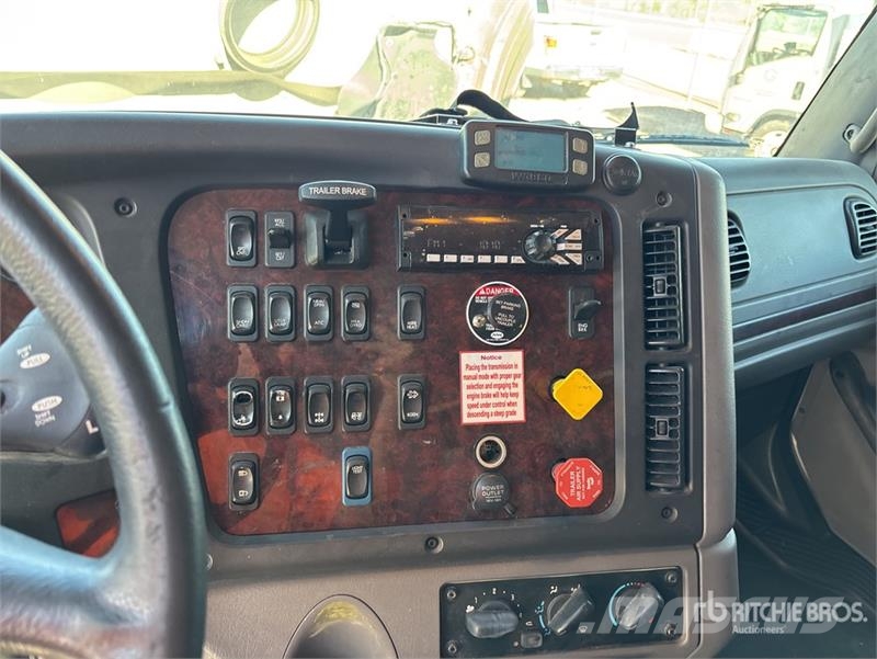 Freightliner M2 112 曳引機組件