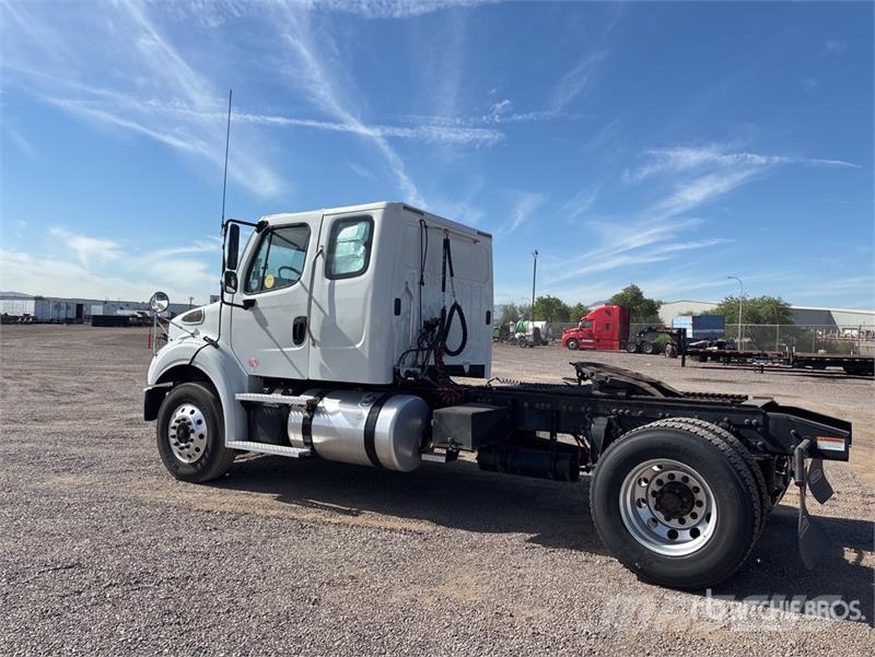 Freightliner M2 112 Тягачі