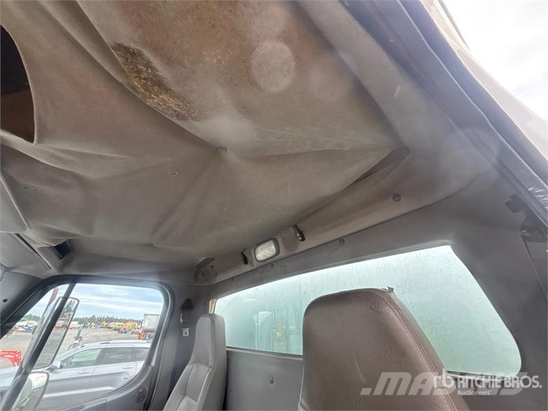 Freightliner M2 2000 gal 4x2 Water Truck Ūdens mašīnas