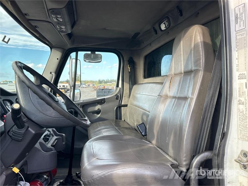 Freightliner M2 4x2 Refrigerated Truck Külmikautod