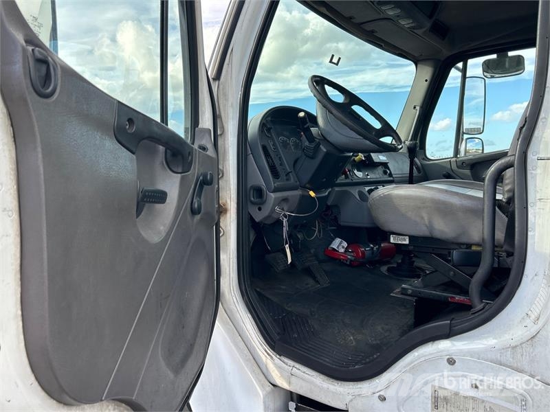 Freightliner M2 4x2 Refrigerated Truck Külmikautod