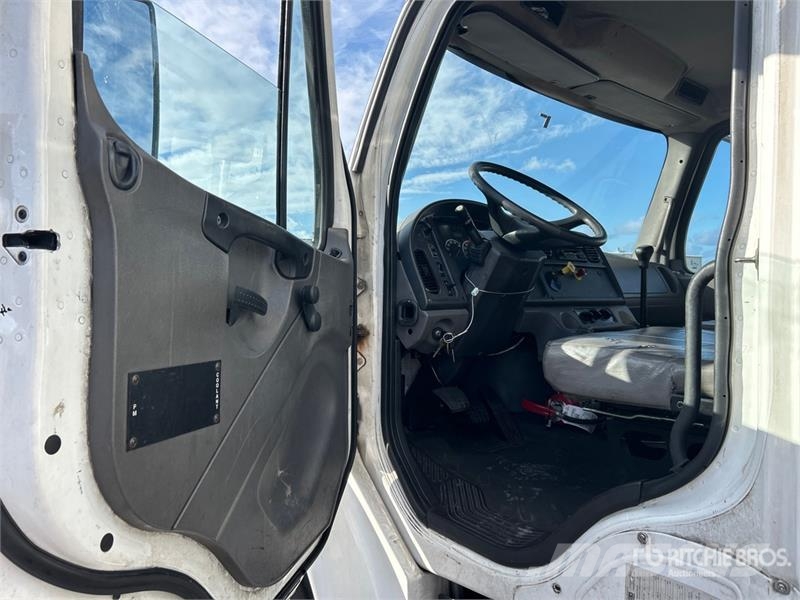Freightliner M2 4x2 Refrigerated Truck Camiões caixa temperatura controlada