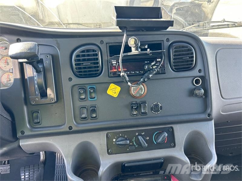 Freightliner M2 4x2 Refrigerated Truck Грузовики-Рефрижераторы