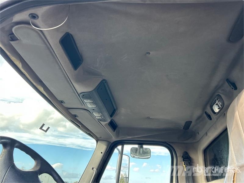 Freightliner M2 4x2 Refrigerated Truck Külmikautod