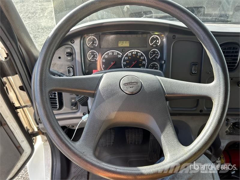 Freightliner M2 4x2 Refrigerated Truck Camiões caixa temperatura controlada