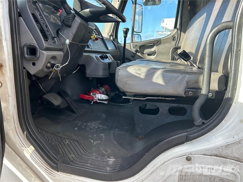 Freightliner M2 4x2 Refrigerated Truck Camiões caixa temperatura controlada