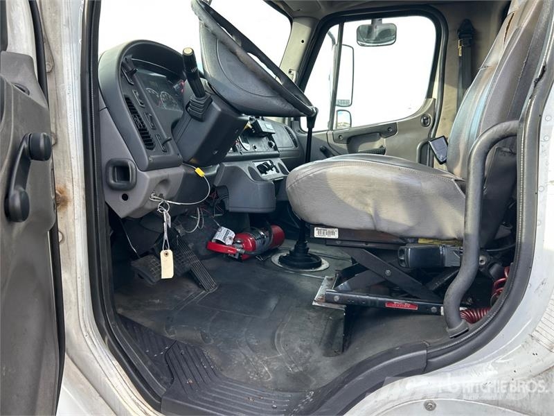 Freightliner M2 4x2 Refrigerated Truck Külmikautod