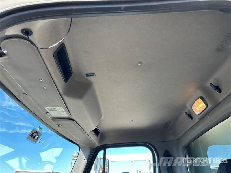 Freightliner M2 4x2 Refrigerated Truck Грузовики-Рефрижераторы