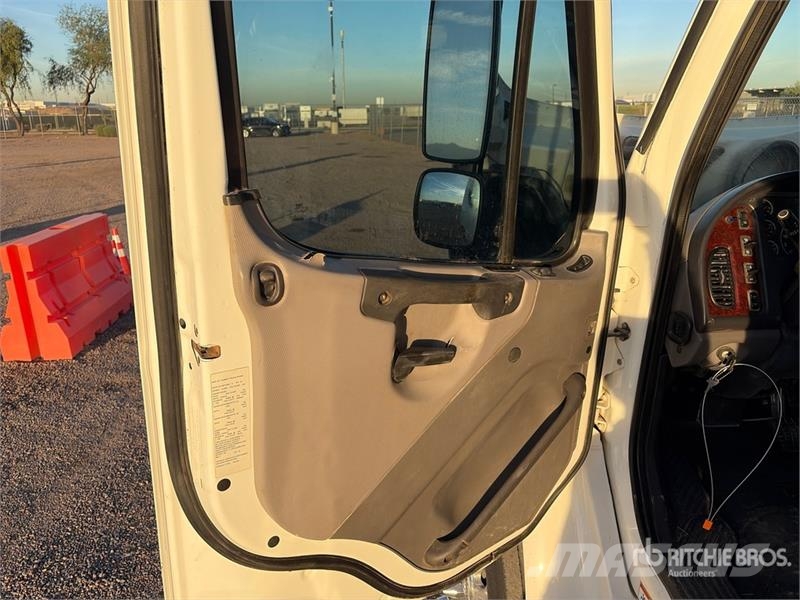 Freightliner M2 4x2 Service Truck مركبات الأغراض العامة