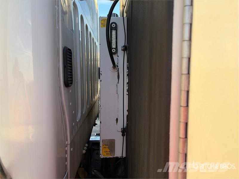 Freightliner M2 4x2 Service Truck مركبات الأغراض العامة