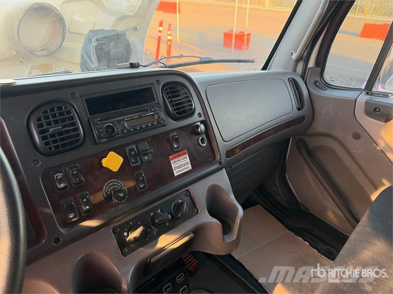 Freightliner M2 4x2 Service Truck مركبات الأغراض العامة