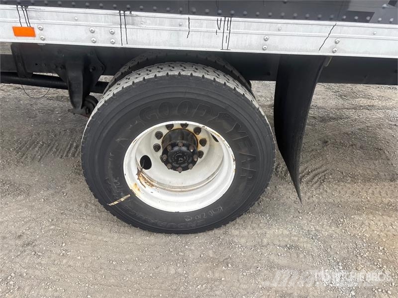Freightliner M2 4x2 Van Truck Фургони
