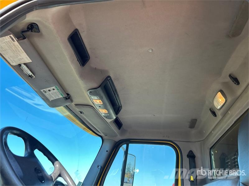 Freightliner M2 4x2 Van Truck 貨箱式卡車