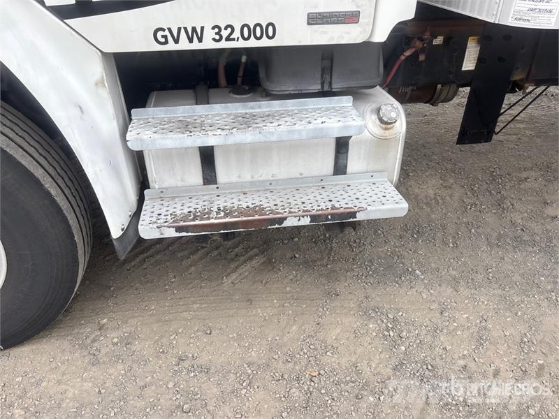 Freightliner M2 4x2 Van Truck Фургони