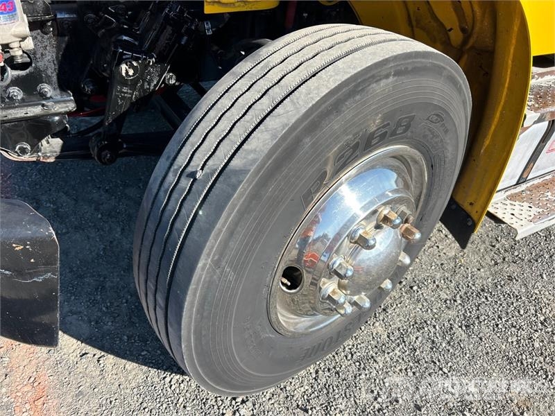 Freightliner M2 4x2 Van Truck 貨箱式卡車
