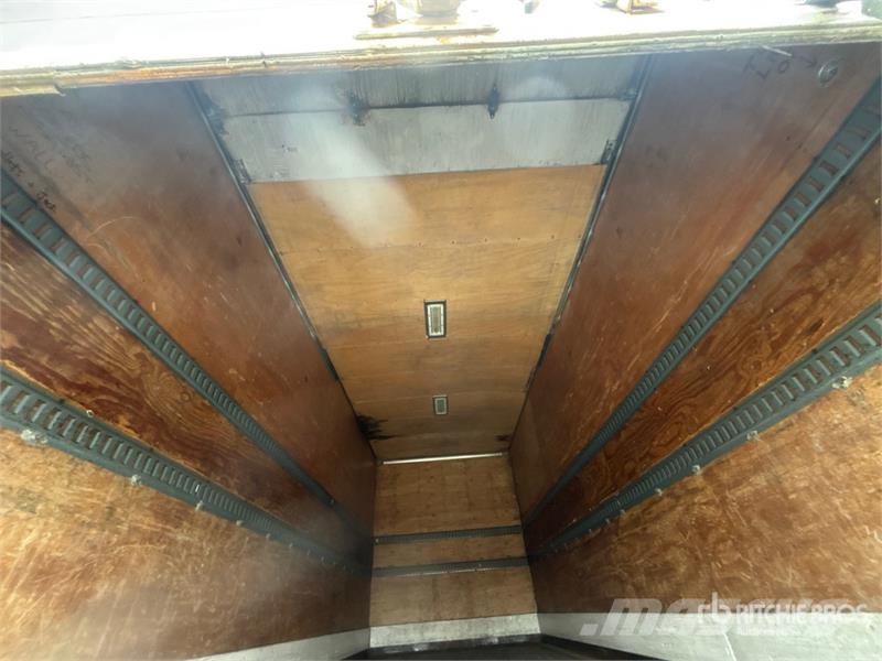 Freightliner M2 4x2 Van Truck Фургони