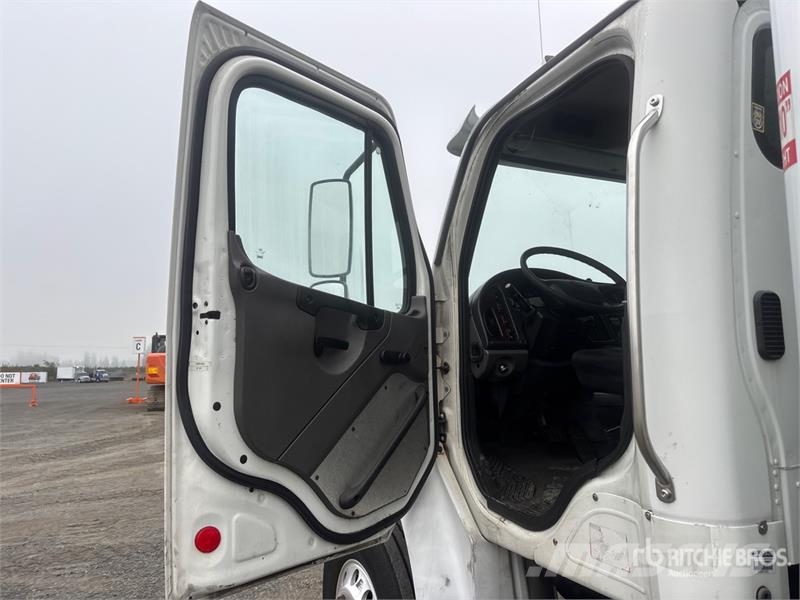 Freightliner M2 4x2 Van Truck Фургони