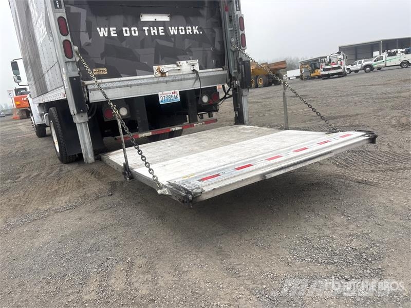 Freightliner M2 4x2 Van Truck Фургони