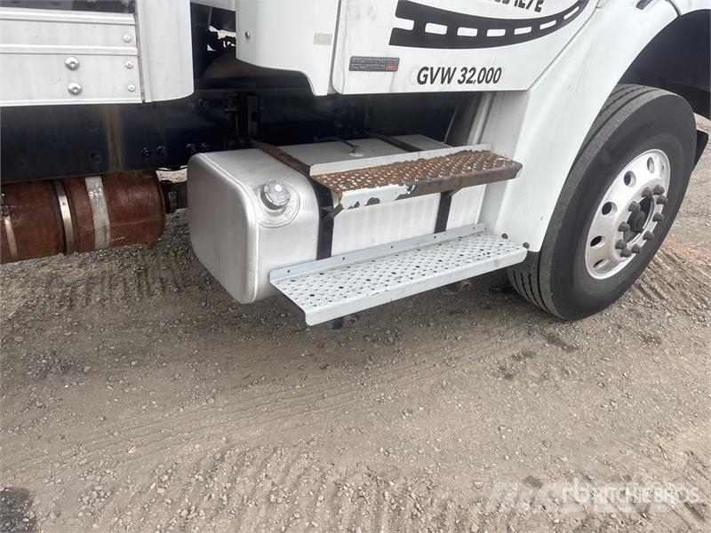 Freightliner M2 4x2 Van Truck Фургони
