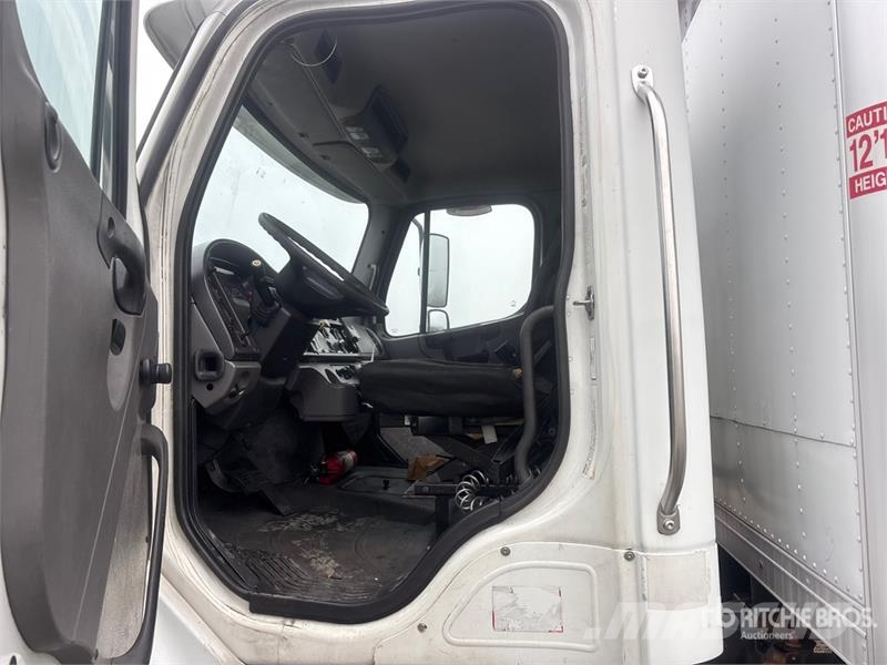Freightliner M2 4x2 Van Truck Фургони