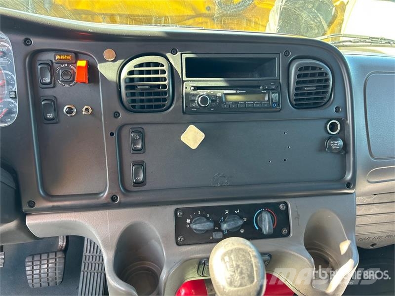 Freightliner M2 4x2 Van Truck 貨箱式卡車