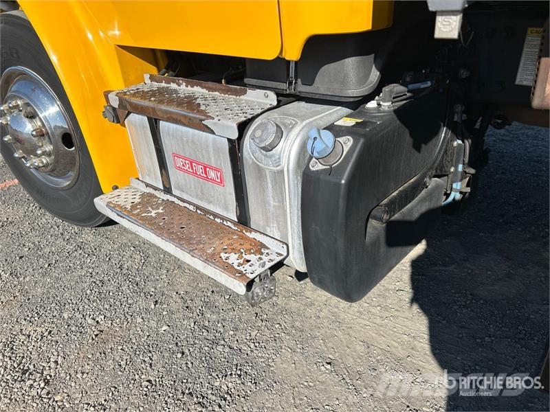 Freightliner M2 4x2 Van Truck 貨箱式卡車