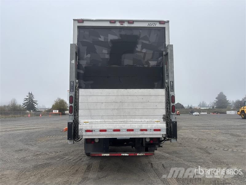 Freightliner M2 4x2 Van Truck Фургони