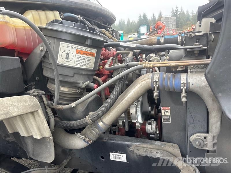 Freightliner M2 4x2 Van Truck Фургони