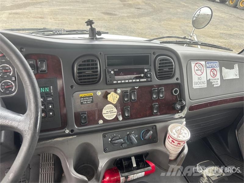 Freightliner M2 4x2 Van Truck Фургони