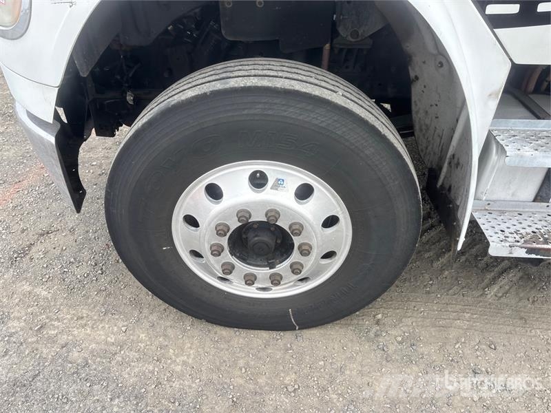 Freightliner M2 4x2 Van Truck Фургони