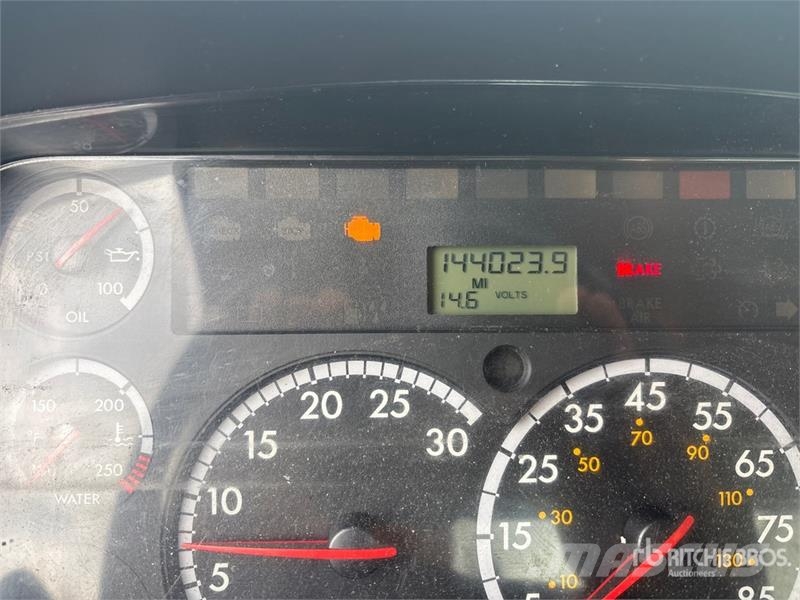 Freightliner M2106 4x2 S/A Day Cab Truck Tractor Camiones tractor