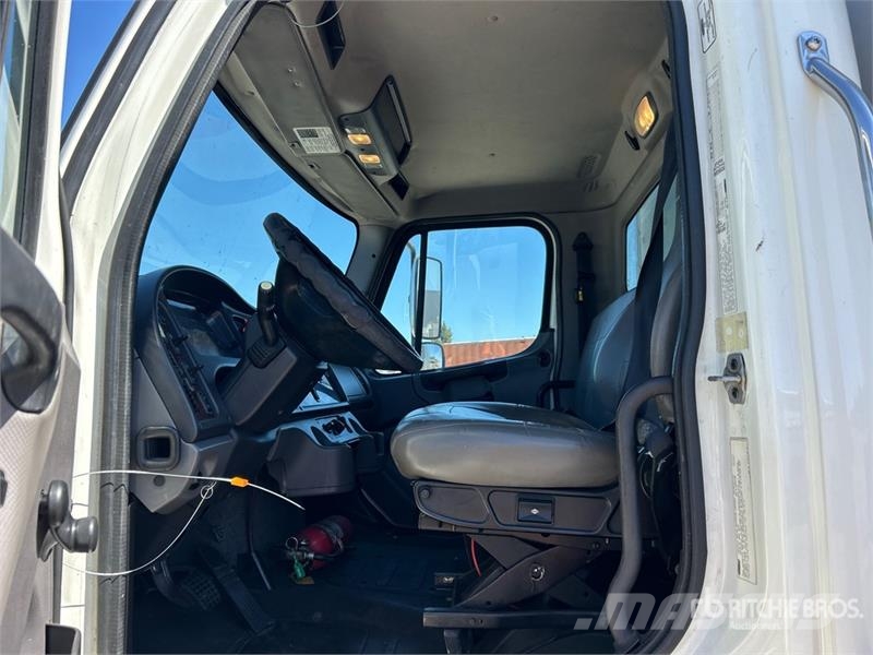 Freightliner M2106 4x2 Van Truck Фургони