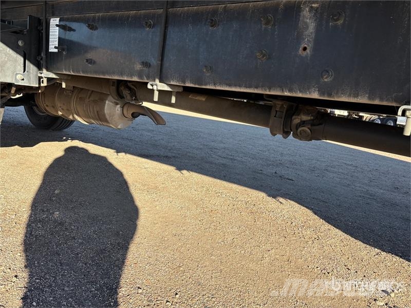 Freightliner M2106 4x2 Van Truck Camiones con caja de remolque