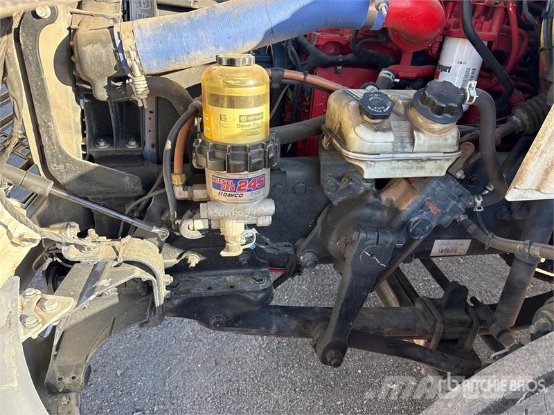 Freightliner M2106 4x2 Van Truck Camiones con caja de remolque