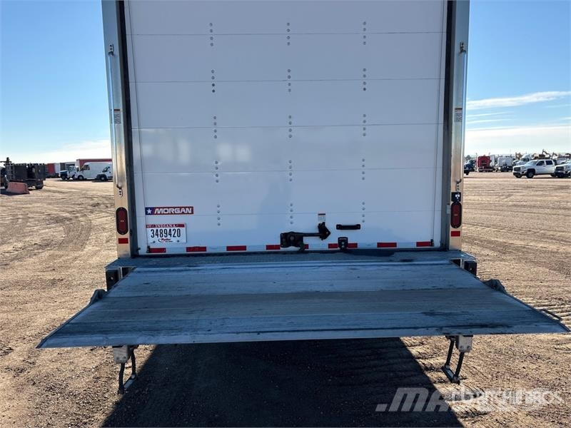 Freightliner M2106 4x2 Van Truck Camiones con caja de remolque