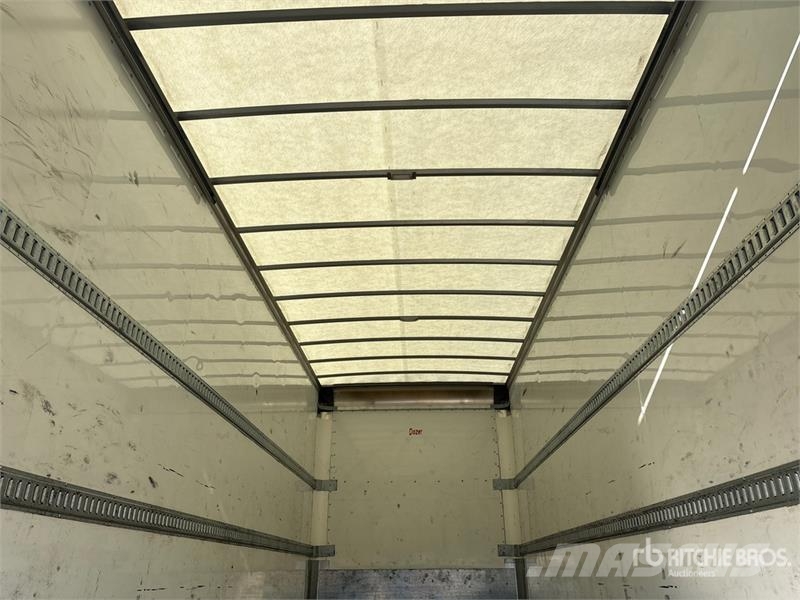 Freightliner M2106 4x2 Van Truck Camiones con caja de remolque