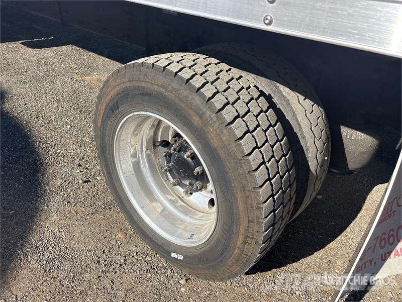 Freightliner M2106 4x2 Van Truck Фургони