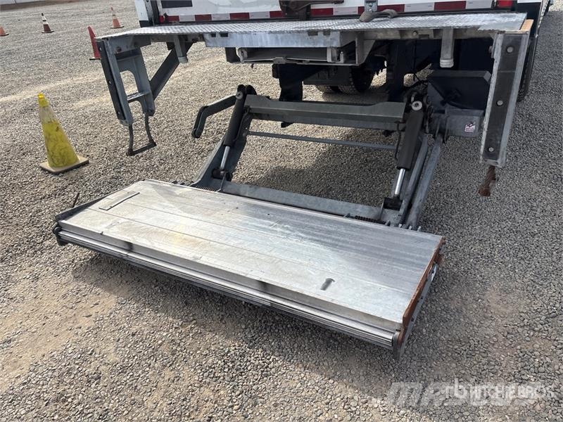 Freightliner M2106 4x2 Van Truck Каросерии