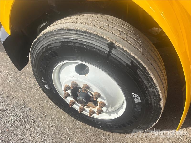 Freightliner M2106 4x2 Van Truck Camion cassonati