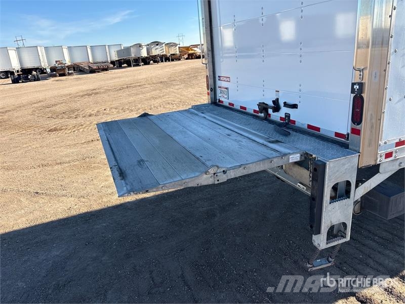 Freightliner M2106 4x2 Van Truck Camiones con caja de remolque