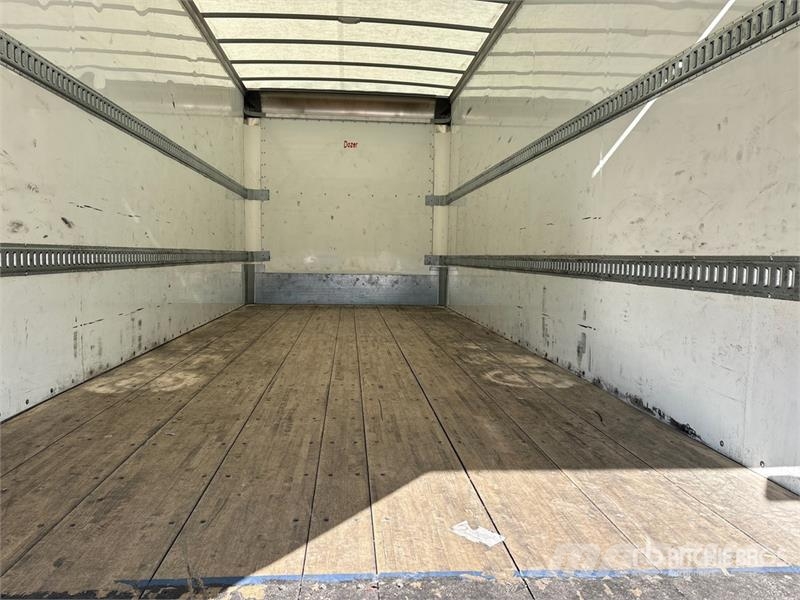 Freightliner M2106 4x2 Van Truck Camiones con caja de remolque