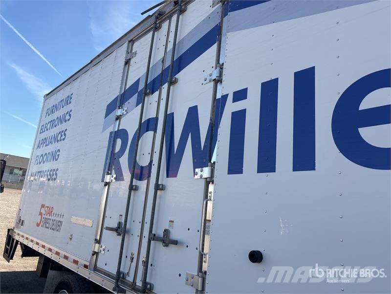 Freightliner M2106 4x2 Van Truck Фургони