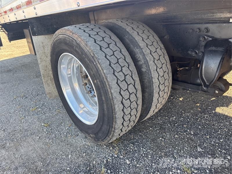 Freightliner M2106 4x2 Van Truck Фургони