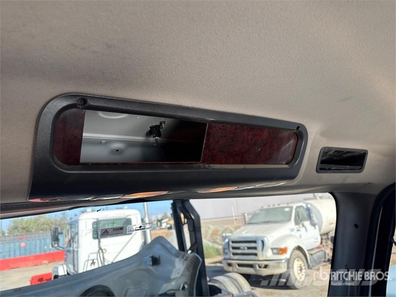Freightliner M2106 4x2 Rollback Truck Hinausautot