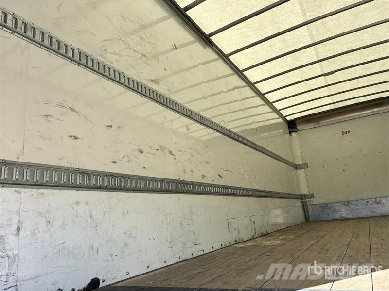 Freightliner M2106 4x2 Van Truck Camiones con caja de remolque