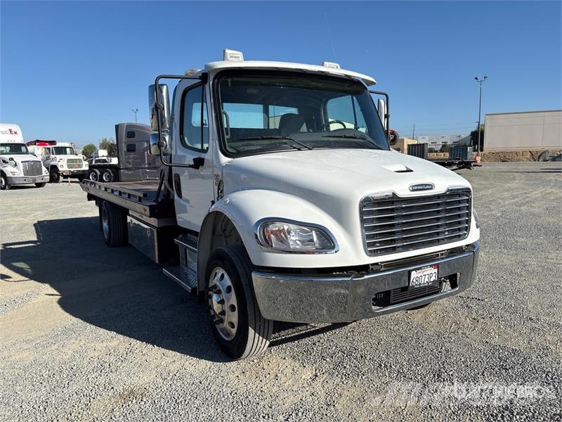Freightliner M2106 4x2 Rollback Truck Евакуатори