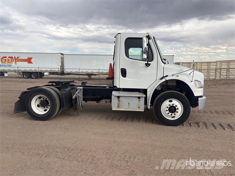 Freightliner M2106 4x2 S/A Day Cab Truck Tractor Camiones tractor