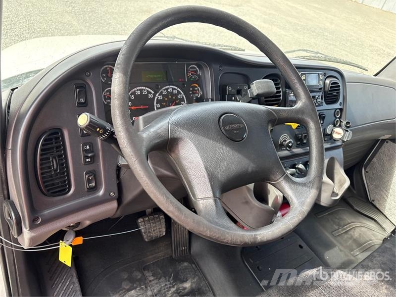 Freightliner M2106 4x2 Van Truck Каросерии