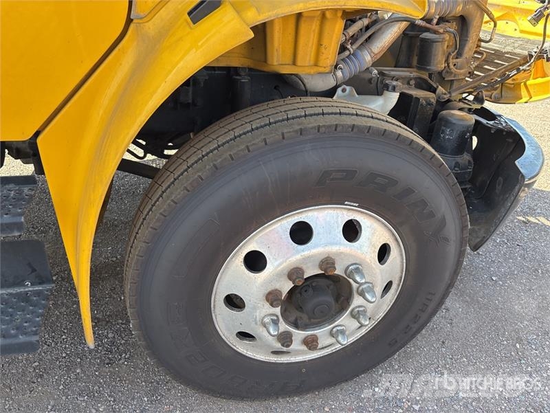 Freightliner M2106 4x2 Van Truck Грузовики-Фургоны